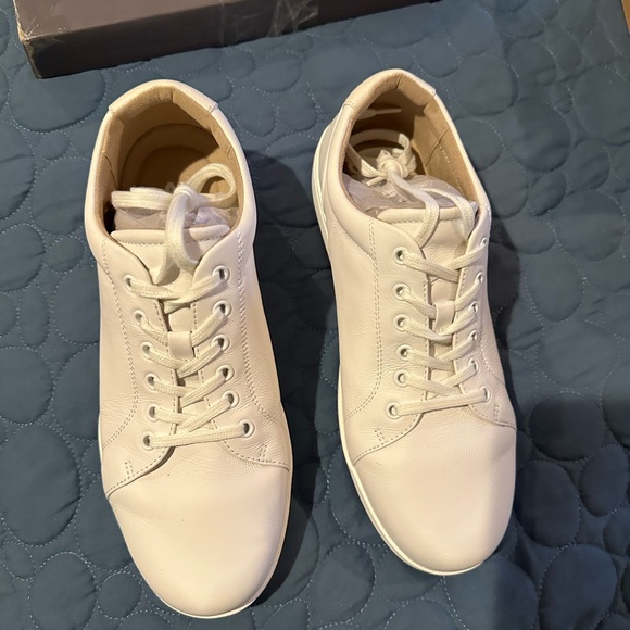 Women’s white Sneakers - Picture 2 of 4